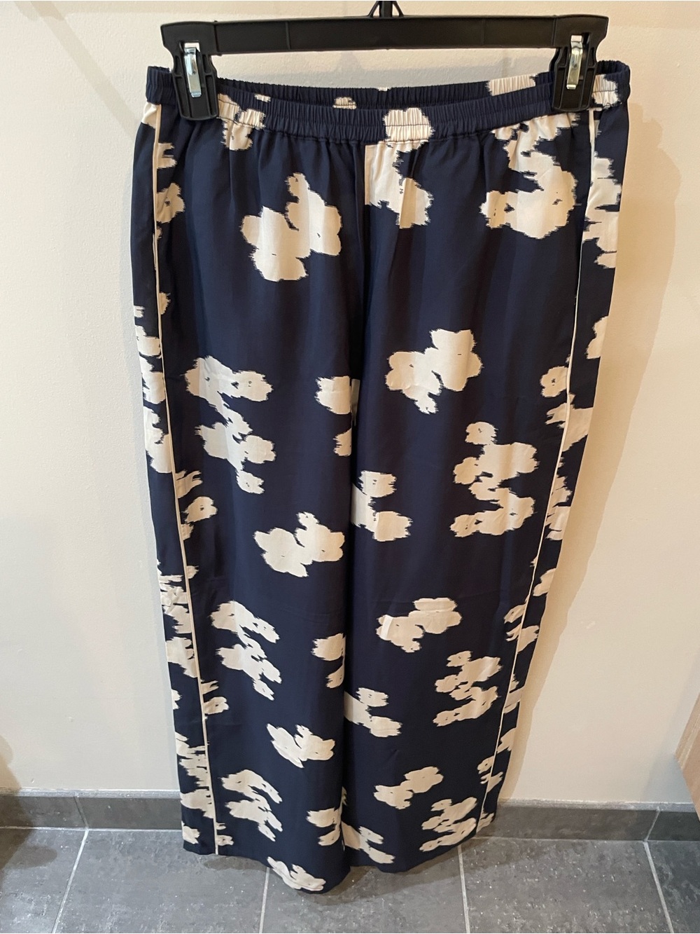 & Other Stories Wide Leg Pajama Style Trouser with Cream Abstract Print
